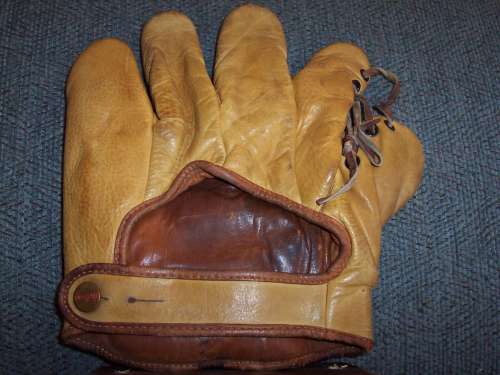 Wilson 676 Softball Glove Back